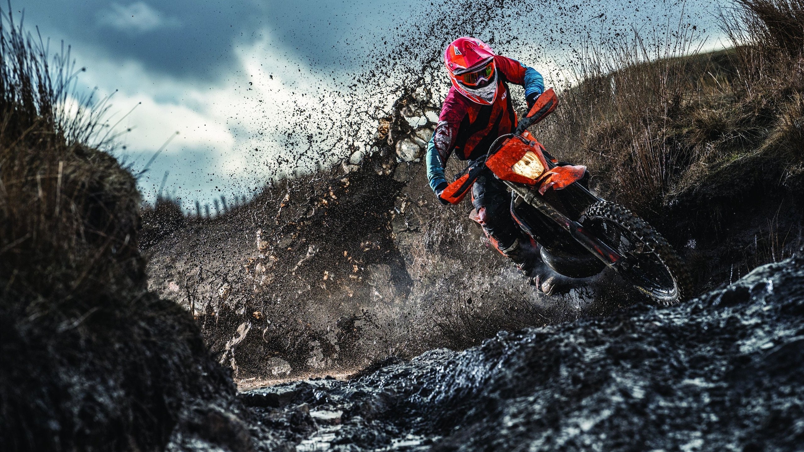 爱游戏体验-姆巴佩VS萨拉赫：欧冠射手王之争，姆巴佩在巴萨踢过球吗